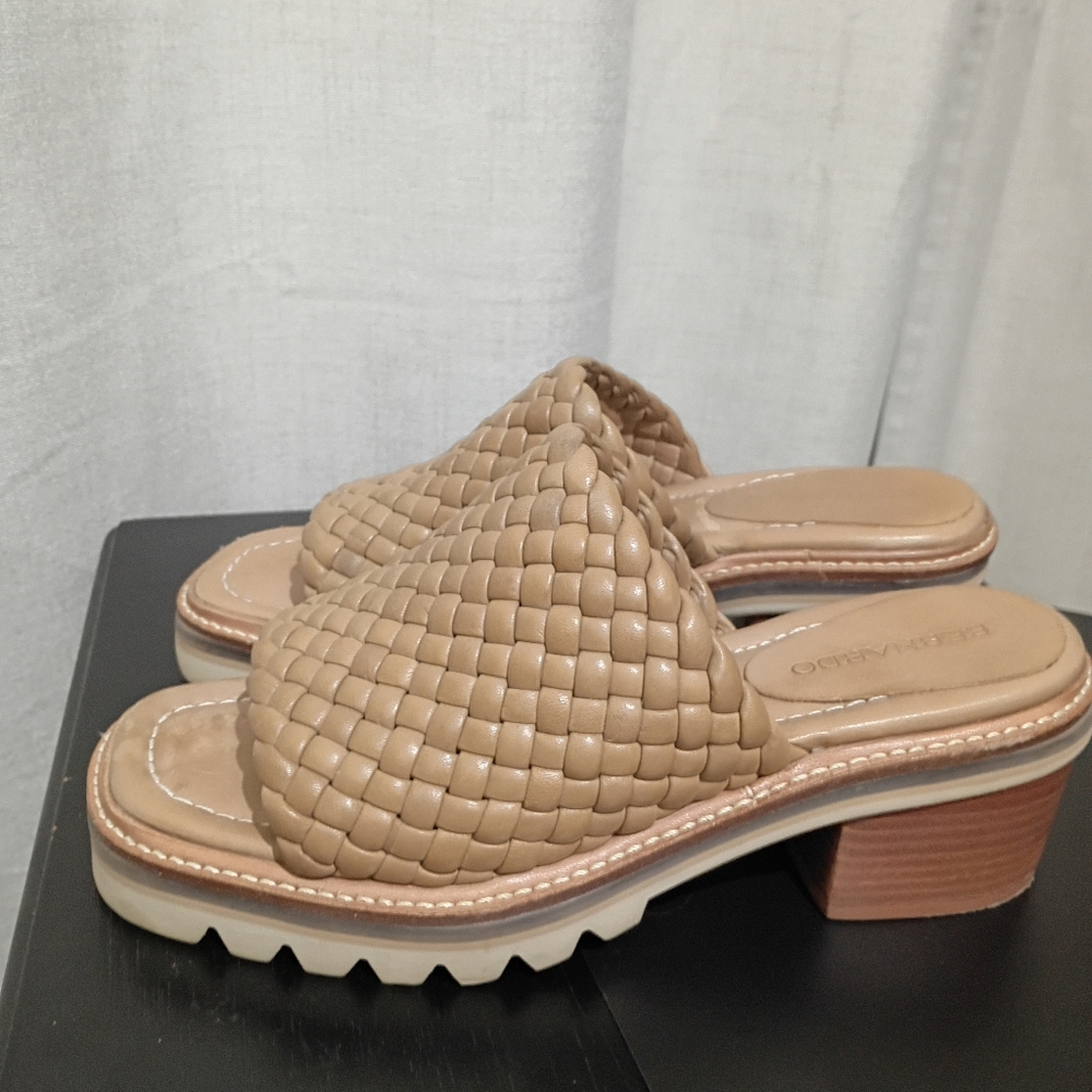 Bernardo Sylvie Woven Woven Slide Sandals.Never Wear. - Picture 2 of 10